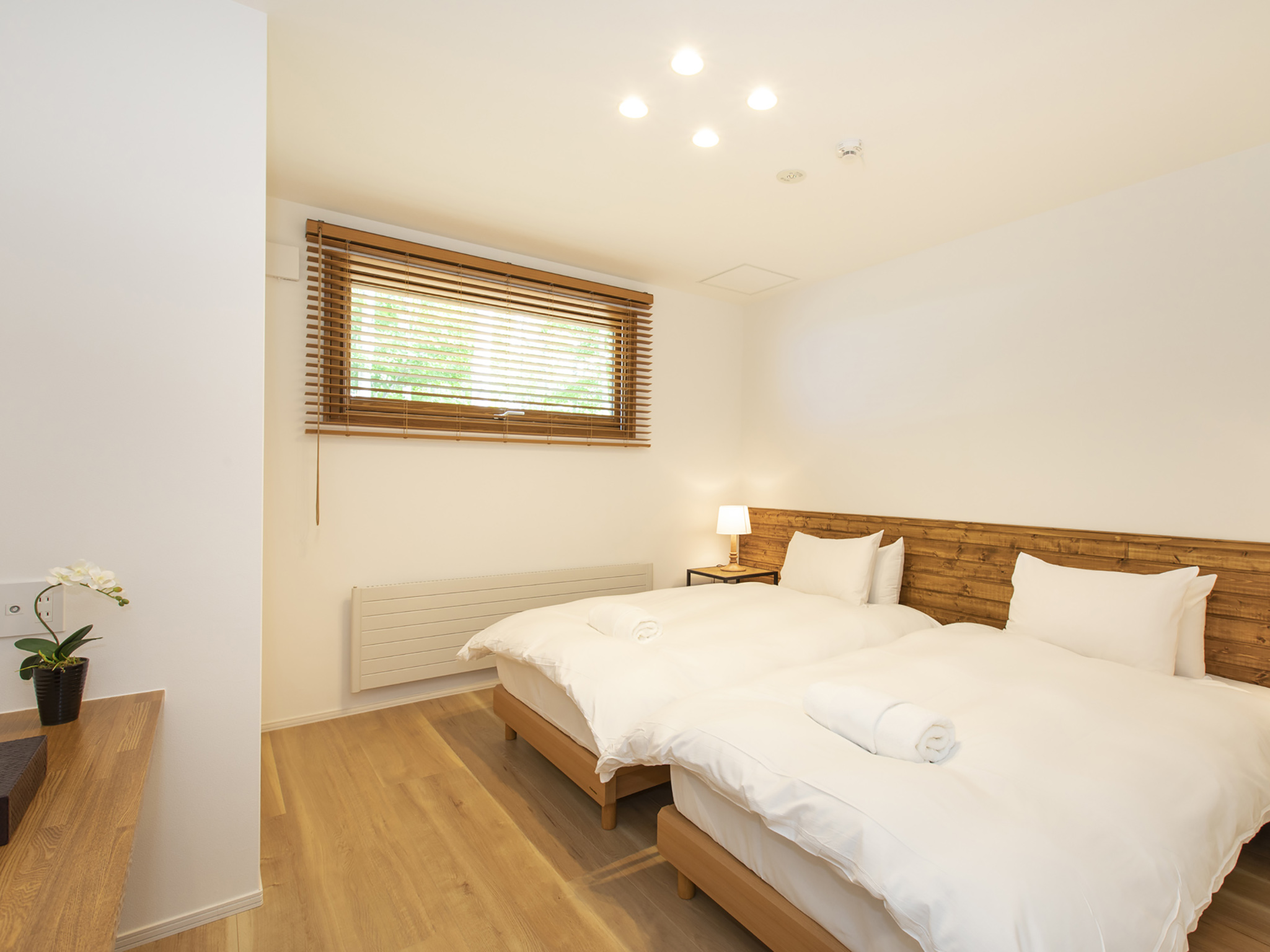Birchwood Chalet - Comfortable guest bedroom